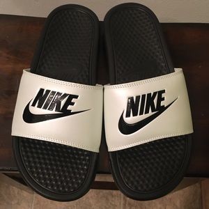 Nike Benassi Slides